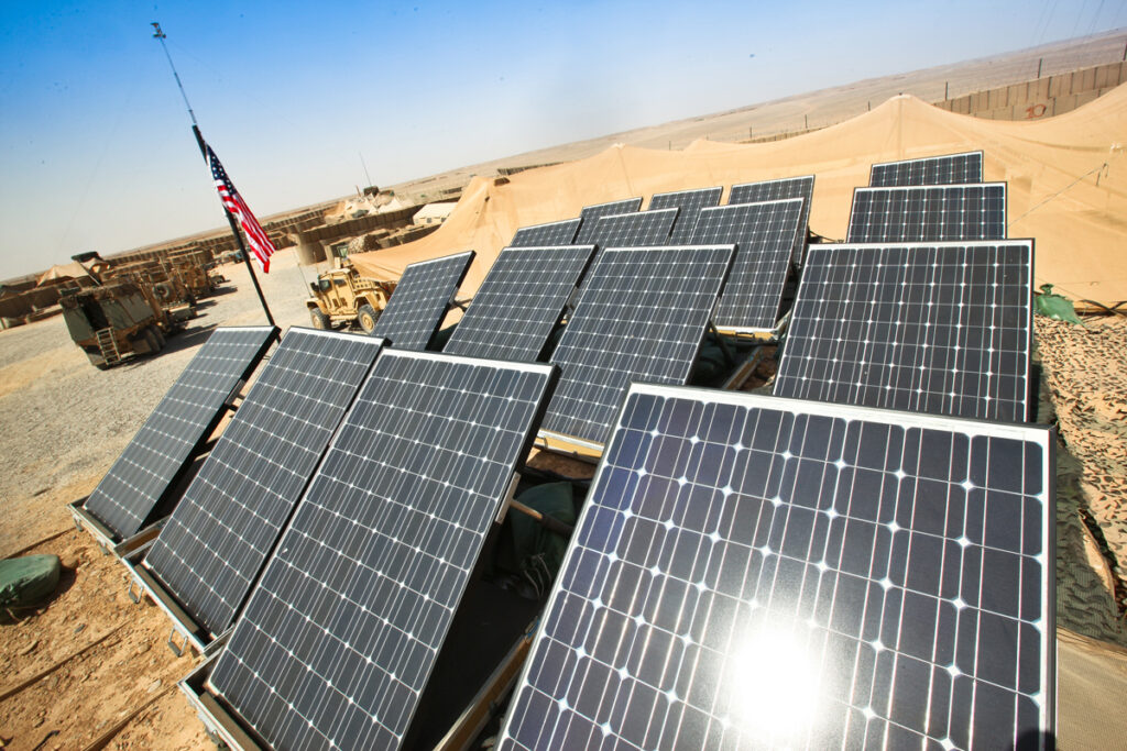paneles solares en base militar