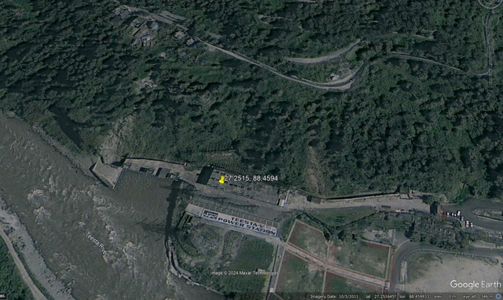 Google Earth perspective view from 2011 of the site of the 20 August 2024 landslide at the Teesta V power house in Sikkim.