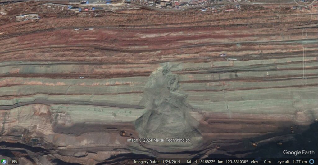 Google Earth image from November 2014 showing the failure at Fushun West OPM.
