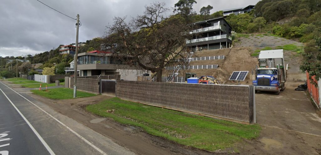 Google Street View image of houses built close to steep slopes in McCrae, Victoria.