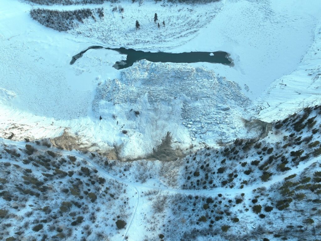 Birdseye UAV photo of the Takhini River landslide, collected on 10 January 2025. Trails are frequented by dogsledders. Tension cracks are visible several metres back from the headscarp.