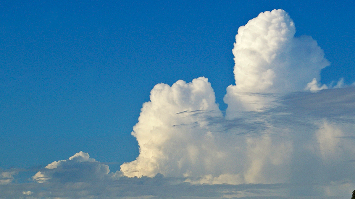 Photo of a cloud.