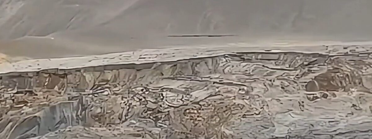 Retrogressive, rotational liquesfaction failures of tailings at Andavilque in Bolivia.