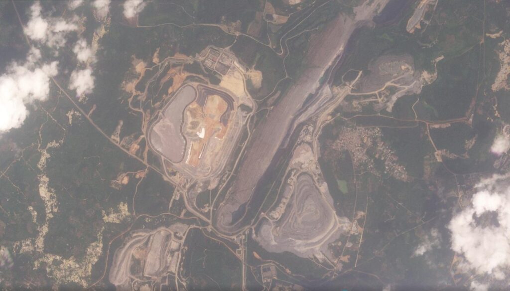 Satellite image of the Beposo TSF on the day of the failure. Image 