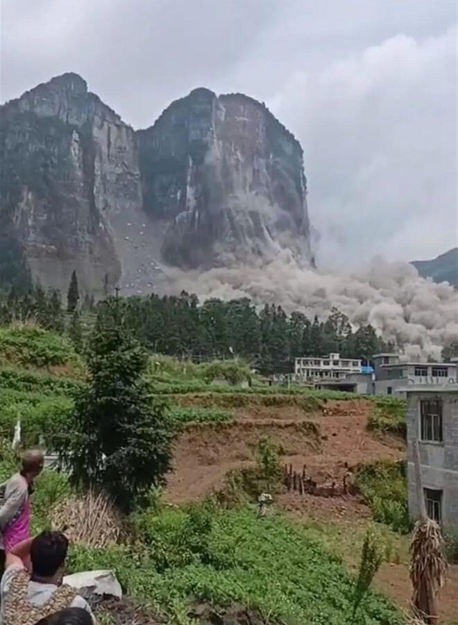 The 8 May 2022 Baiyan rock avalanche in Bijie, Guizhou. Image from 163.com.