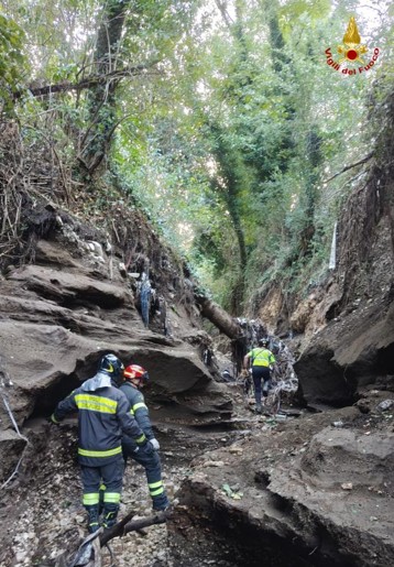 Incision of a channel bed created by turbulent flows at San Felice a Cancello. Image from the Italian Fire Brigade: www.vigilfuoco.tv