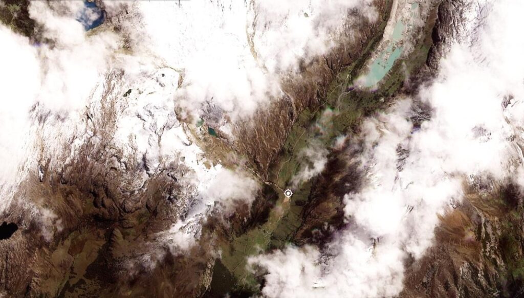 Planet Labs image of the aftermath of the 28 April 2025 Glacial Outburst Flood (GLOF) / landslide at Vallunaraju in Peru.