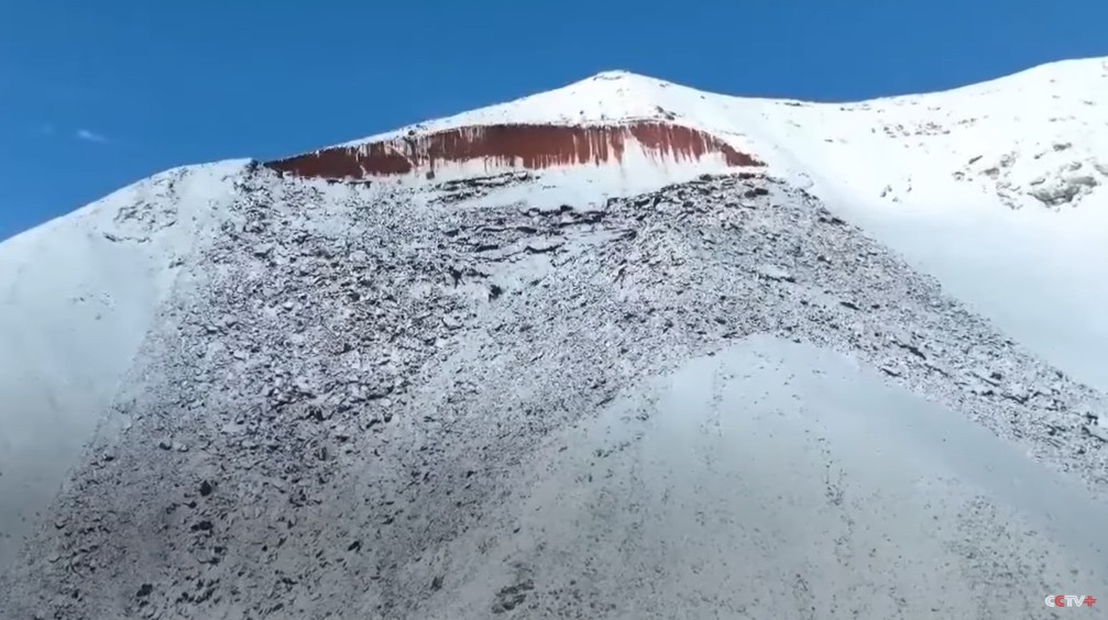 The head scarp of the 1 June 2025 rockslide at Muta in Tibet. 
