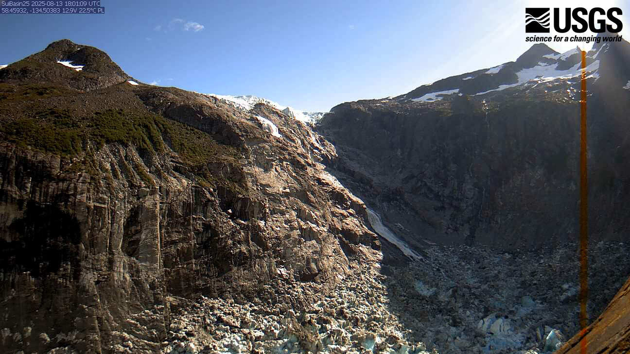 Causes the record stream crust in the cracked Jonao of the glacier lake