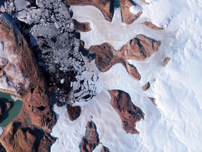 A Burst of Subglacial Water Cracked the Greenland Ice Sheet
