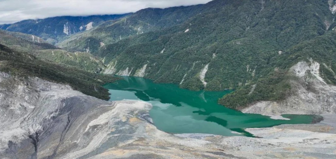 A recent photograph of the Matai'an landslide dam in Taiwan.