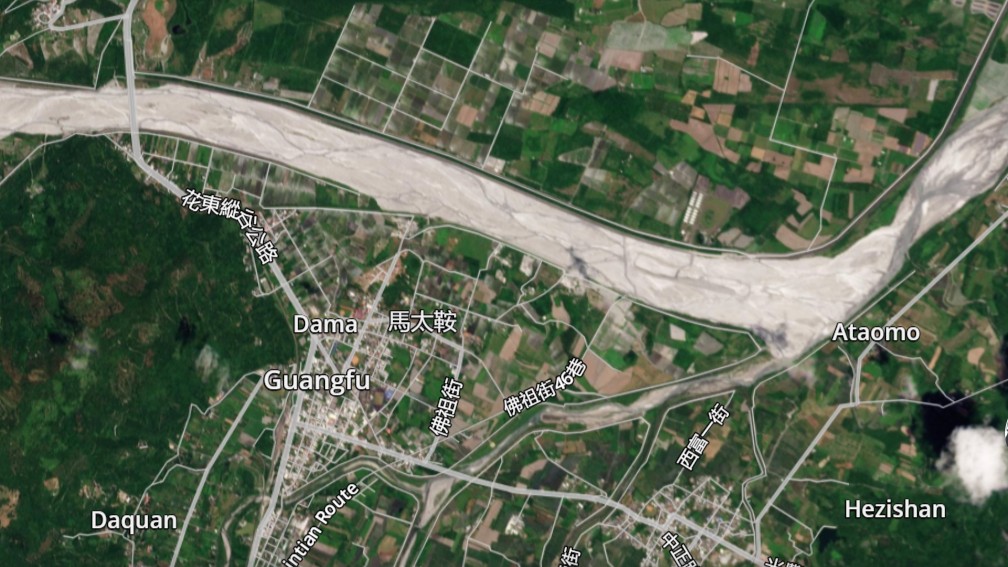 A satellite image of Guangfu township in Taiwan before the breach of the Matai'an landslide dam.