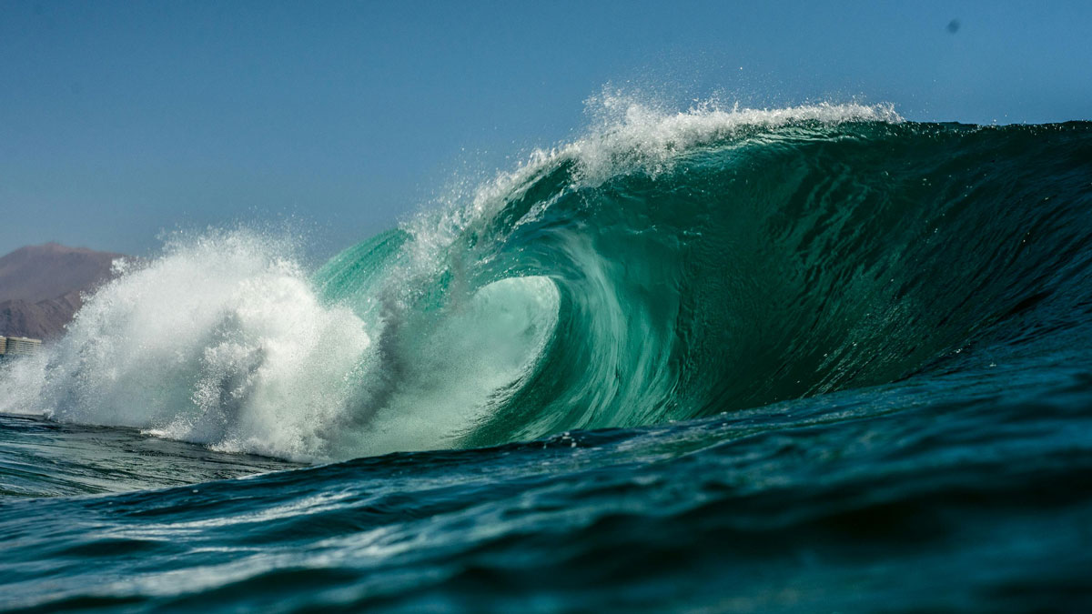 Close-up image of a turquoise breaking wave