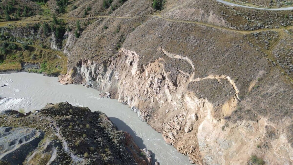 The evolving landslide threat at Farwell Canyon on the Chilcotin River in British Columbia