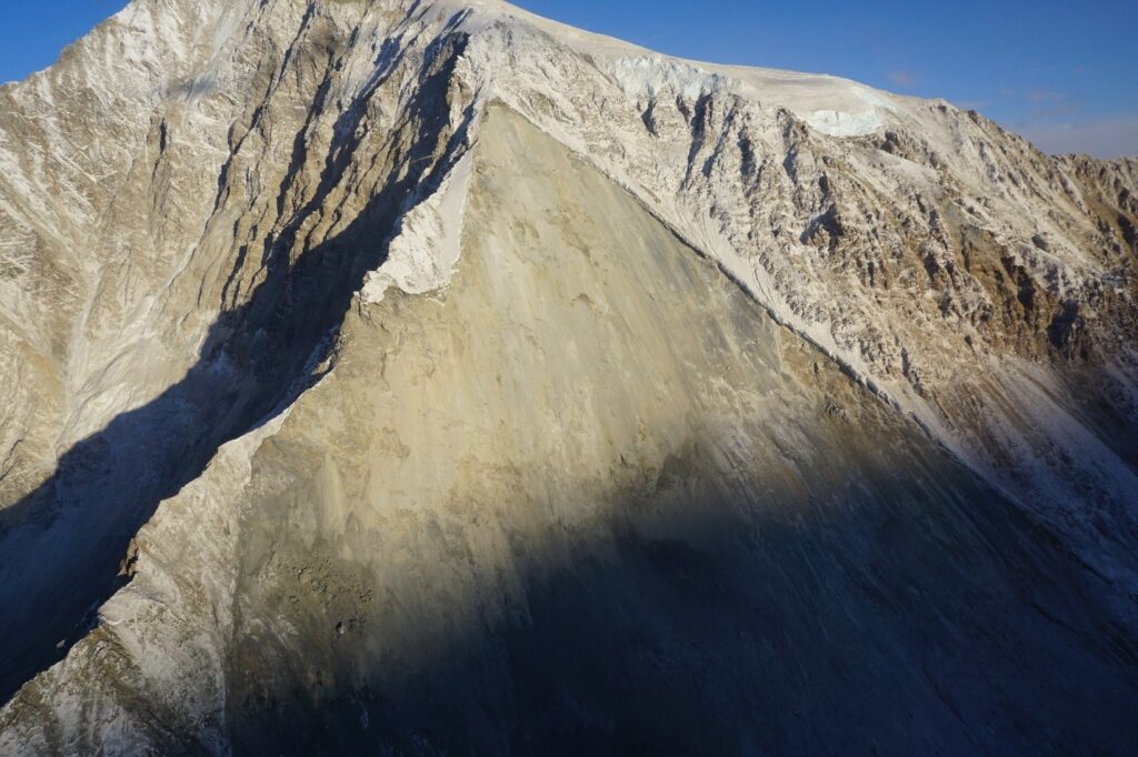 The planar surface of failure for the largest rock and ice avalanche on the southern flank of the SW ridge of Mt King George.