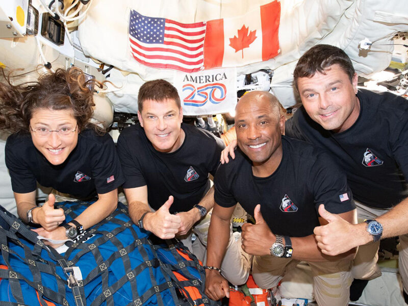 Artemis II Crew Splashes Down