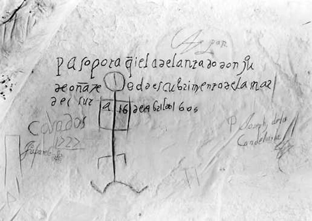 A black-and-white photo of Spanish text carved into rock: “Paso por aqui el Adelantado Don Juan de Oñate del descubrimiento de la mar del sur a 16 de abril del 1605.”