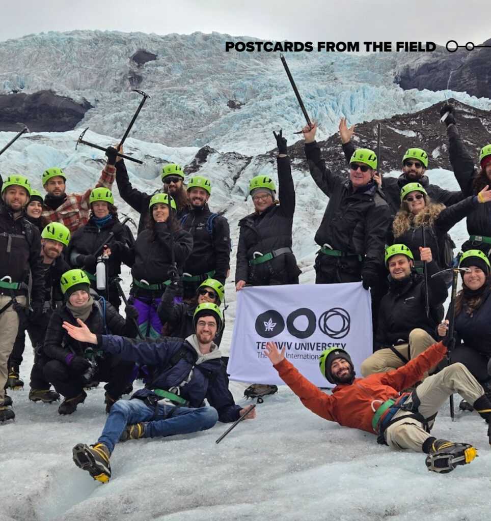 Students to pose for a photo on the Vatnajökull Glacier