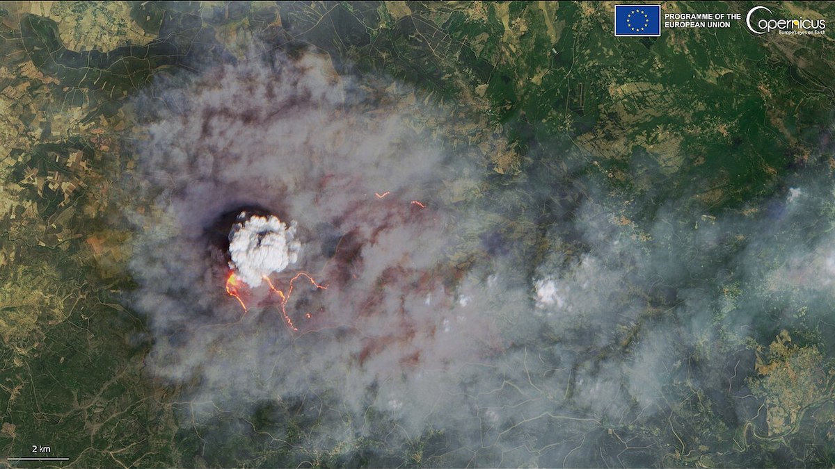 A satellite image shows smoke rising from a fire on a forested landscape. Two logos, one of the Programme of the European Union and one for Copernicus, indicate the source of the data.
